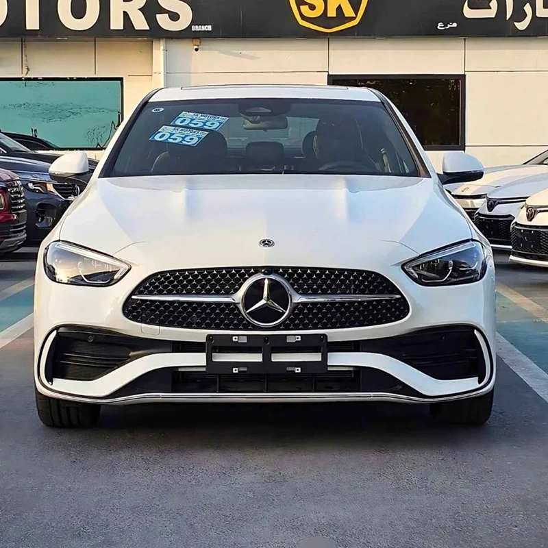 نمای جلویی ماشین مرسدس بنز c200